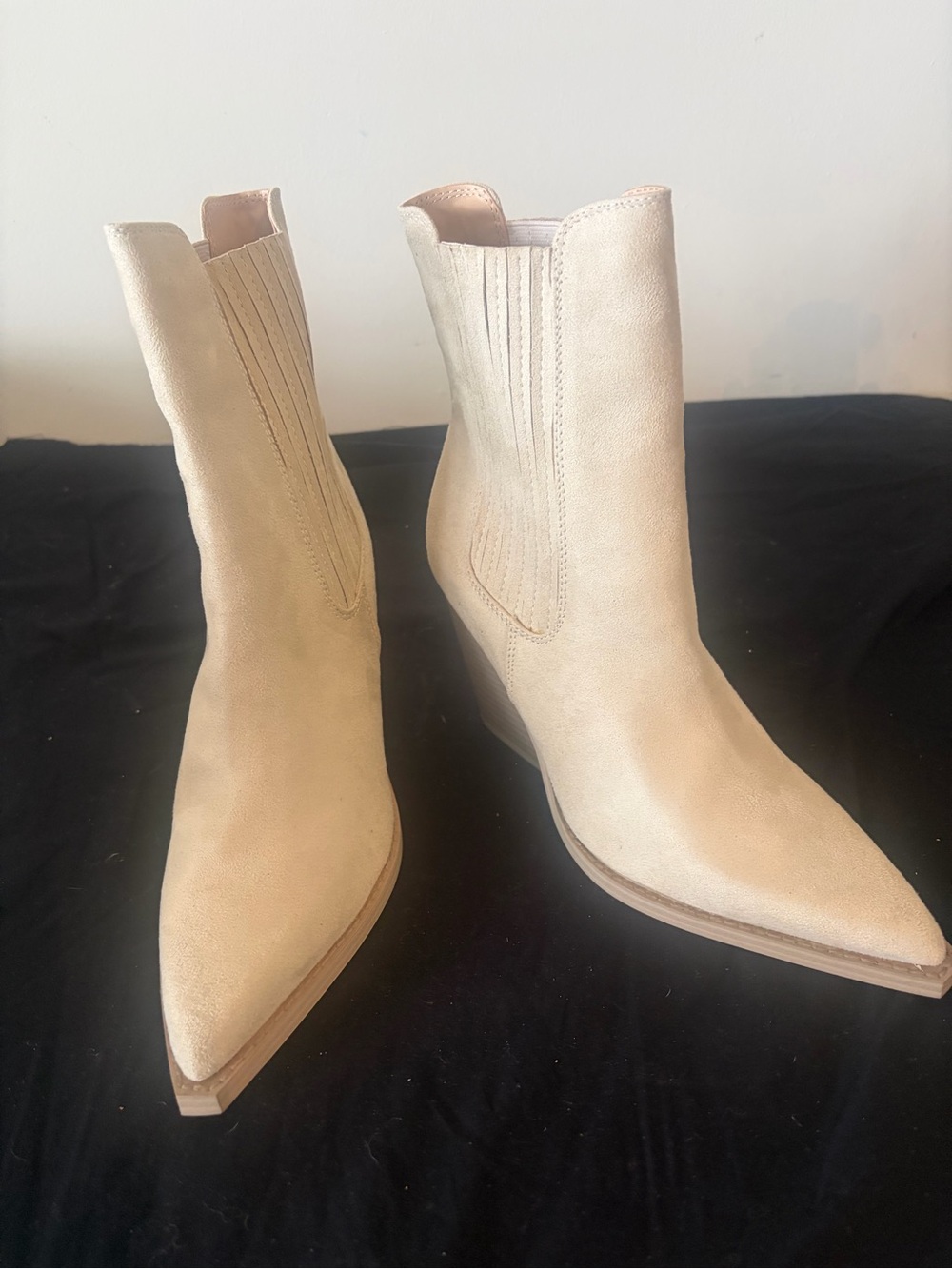 Nine West Glena2 Ivory Suede Booties Sz 10